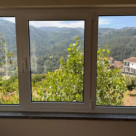 Casa Amarela Do Douro Rooftop Escape Vakantiehuis Sande (Porto)